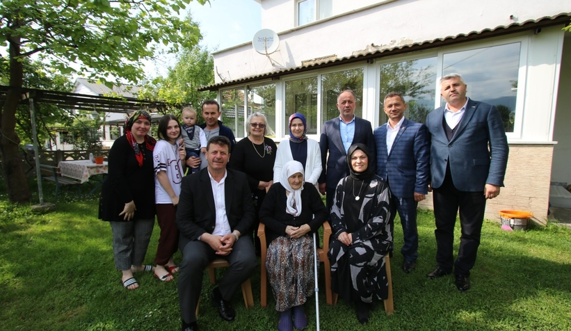 Akyazı Belediyesi'nden annelere ziyaret