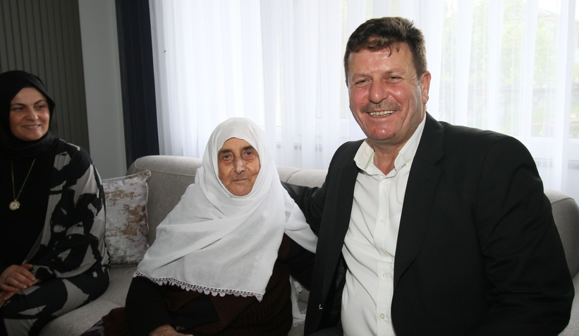 Akyazı Belediyesi'nden annelere ziyaret