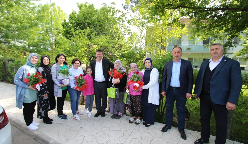 Akyazı Belediyesi'nden annelere ziyaret