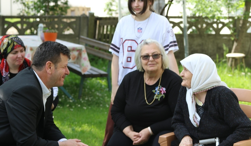 Akyazı Belediyesi'nden annelere ziyaret