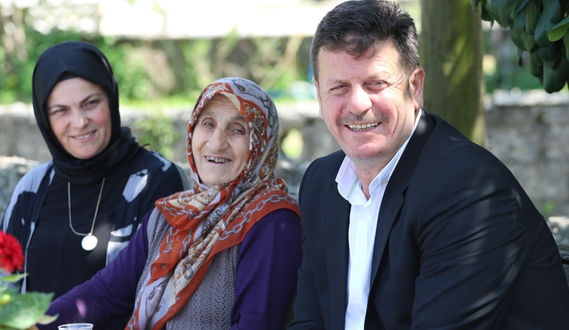 Akyazı Belediyesi'nden annelere ziyaret