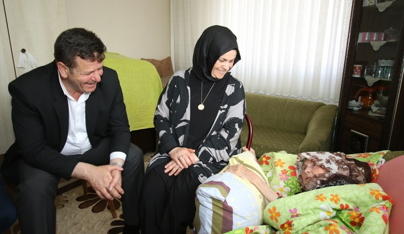 Akyazı Belediyesi'nden annelere ziyaret