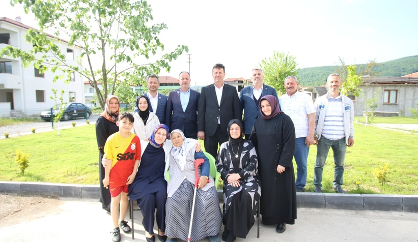 Akyazı Belediyesi'nden annelere ziyaret