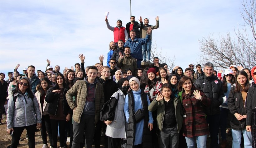 Akyazı Belediyesi'nden üniversite öğrencilerine doğa gezisi
