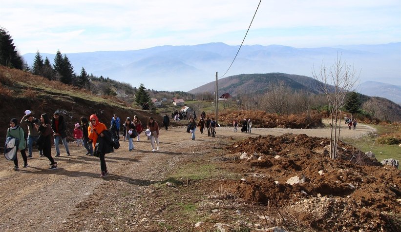 Akyazı Belediyesi'nden üniversite öğrencilerine doğa gezisi