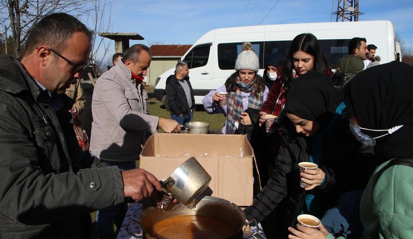Akyazı Belediyesi'nden üniversite öğrencilerine doğa gezisi