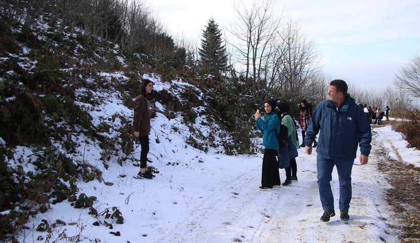 Akyazı Belediyesi'nden üniversite öğrencilerine doğa gezisi