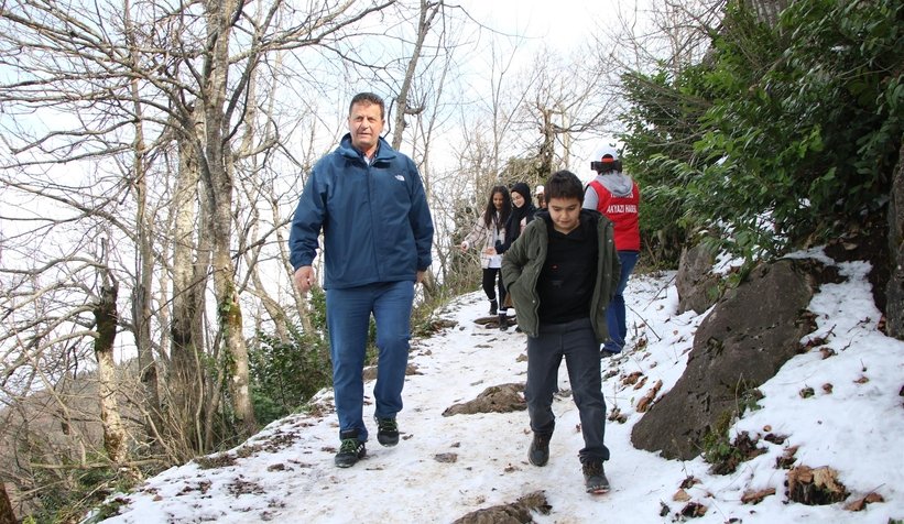 Akyazı Belediyesi'nden üniversite öğrencilerine doğa gezisi