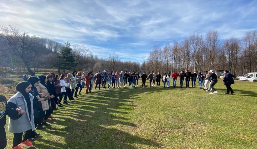 Akyazı Belediyesi'nden üniversite öğrencilerine doğa gezisi