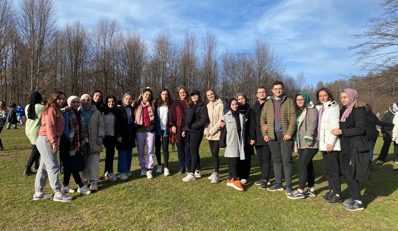 Akyazı Belediyesi'nden üniversite öğrencilerine doğa gezisi