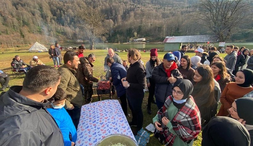 Akyazı Belediyesi'nden üniversite öğrencilerine doğa gezisi