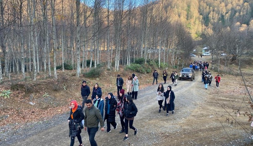 Akyazı Belediyesi'nden üniversite öğrencilerine doğa gezisi