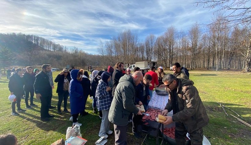 Akyazı Belediyesi'nden üniversite öğrencilerine doğa gezisi