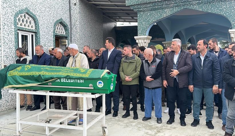 Akyazı Belediyesi Özel Kalem Müdürü Yasin Selim'in annesi defnedildi