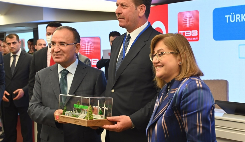 akyazi-belediyesi-yesil-sehir-odulu-aldiwkcrvdrhev