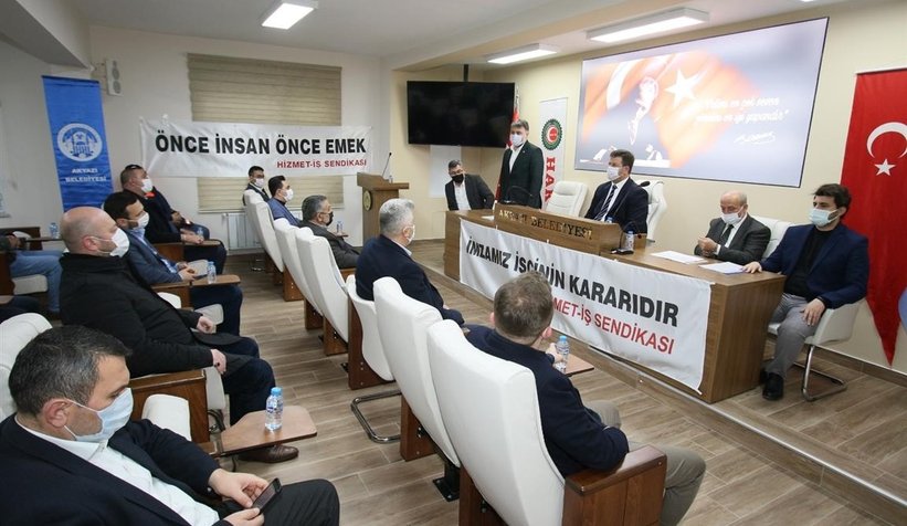 Akyazı Belediyesinde en düşük işçi maaşı 3 bin 200 lira oldu