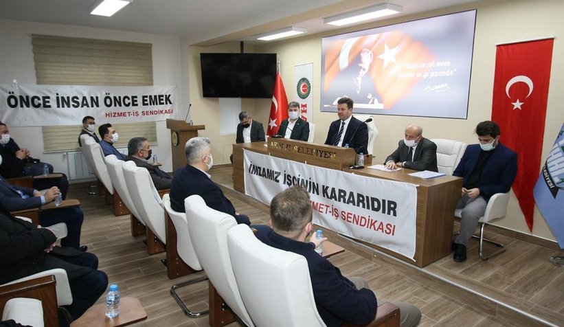 Akyazı Belediyesinde en düşük işçi maaşı 3 bin 200 lira oldu