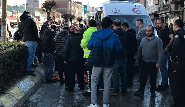 Akyazı çarşı içinde kaza: 1 yaralı