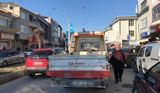 Akyazı çarşı içinde kaza: 1 yaralı