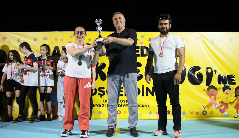 akyazi-cocuk-senliginde-cocuklar-doyasiya-eglenditlj4vezld1