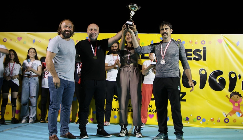 akyazi-cocuk-senliginde-cocuklar-doyasiya-eglenditlj4vezld1