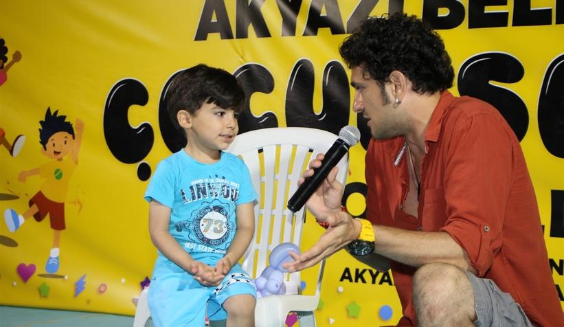 akyazi-cocuk-senliginde-cocuklar-doyasiya-eglenditlj4vezld1