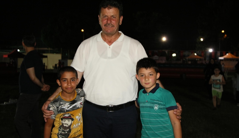 akyazi-cocuk-senliginde-cocuklar-doyasiya-eglenditlj4vezld1