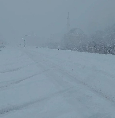 akyazi-d-140-karayolu-kapanma-noktasina-geldirjrzevrzbn