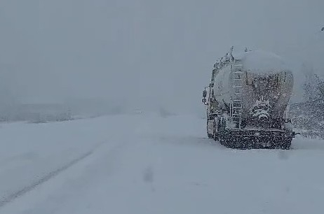 akyazi-d-140-karayolu-kapanma-noktasina-geldirjrzevrzbn