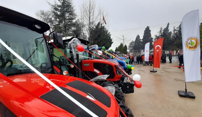 Akyazı'da 10 orman köylüsüne traktör verildi