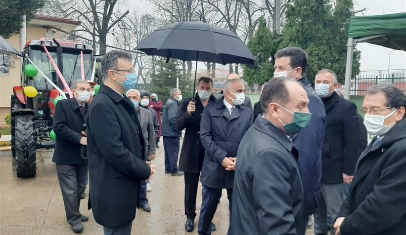 Akyazı'da 10 orman köylüsüne traktör verildi