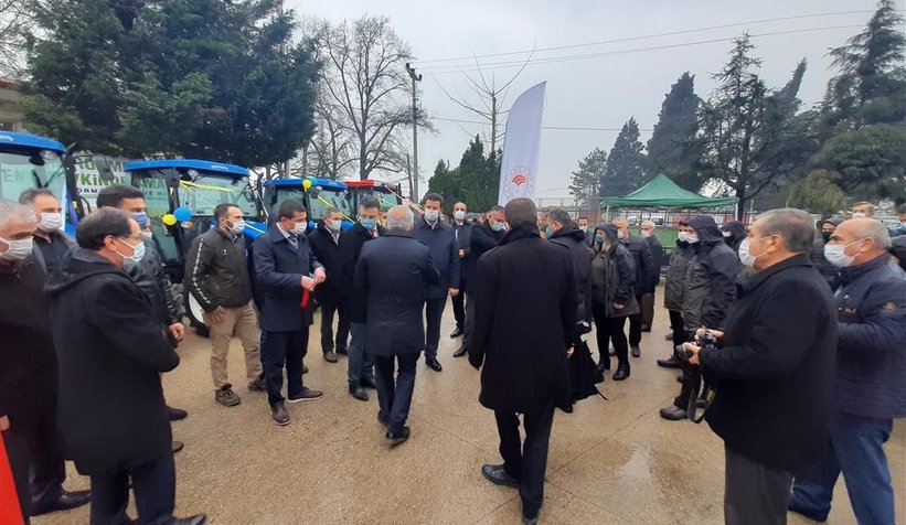 Akyazı'da 10 orman köylüsüne traktör verildi