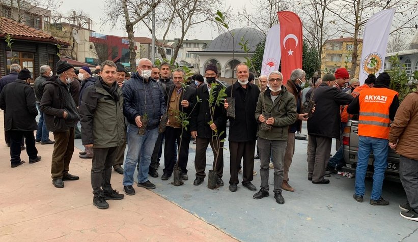 Akyazı'da 1200 fidan dağıtıldı