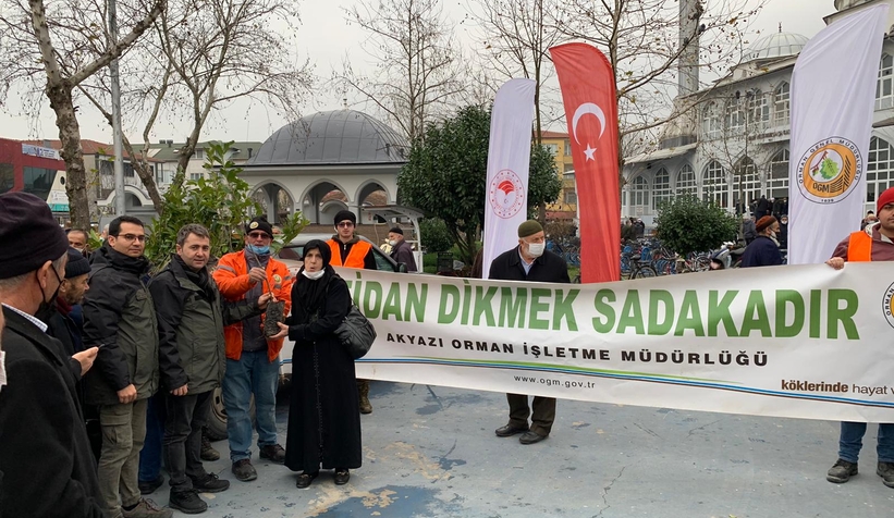 Akyazı'da 1200 fidan dağıtıldı