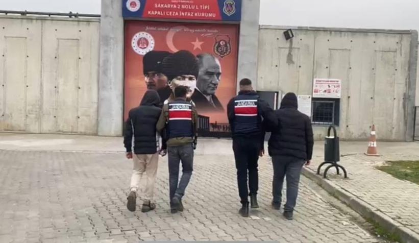 akyazi-da-14-kucukbas-hayvan-calan-2-kisi-yakalandiddlsrtrvof