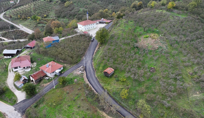 akyazi-da-3-mahallenin-yolu-yepyeni-bir-yuze-kavustuowflvgk5l3