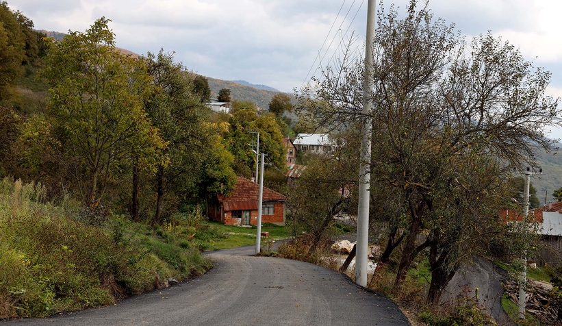 akyazi-da-3-mahallenin-yolu-yepyeni-bir-yuze-kavustuowflvgk5l3