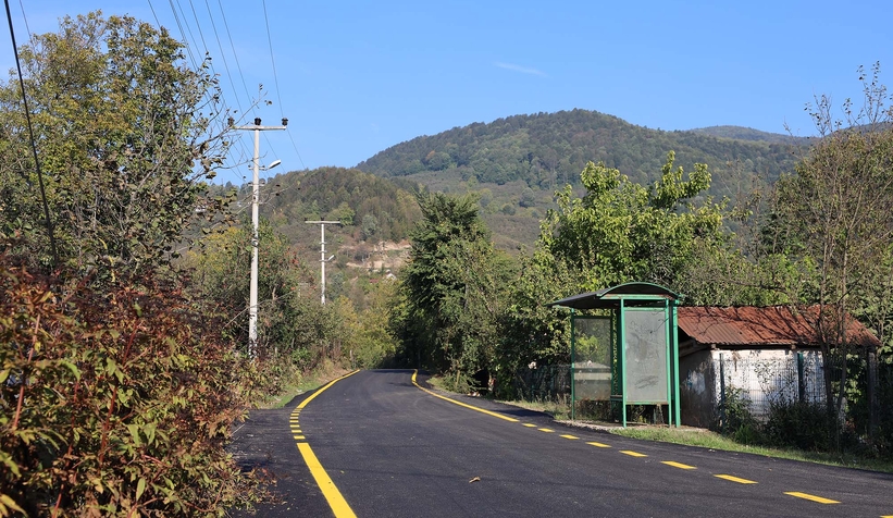 akyazi-da-4-mahallenin-yolu-buyuksehir-ile-asfalta-kavustumwjlu200b1