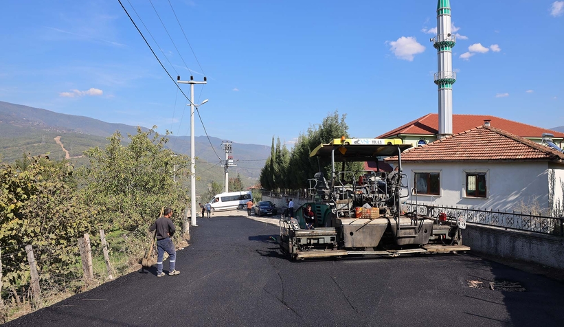 akyazi-da-4-mahallenin-yolu-buyuksehir-ile-asfalta-kavustumwjlu200b1