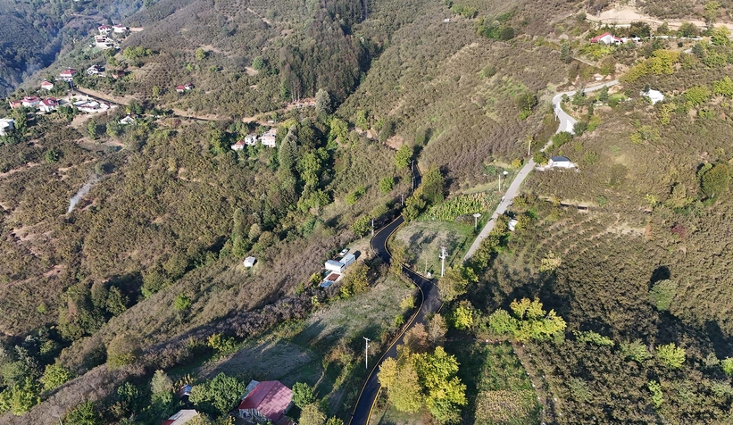akyazi-da-4-mahallenin-yolu-buyuksehir-ile-asfalta-kavustumwjlu200b1