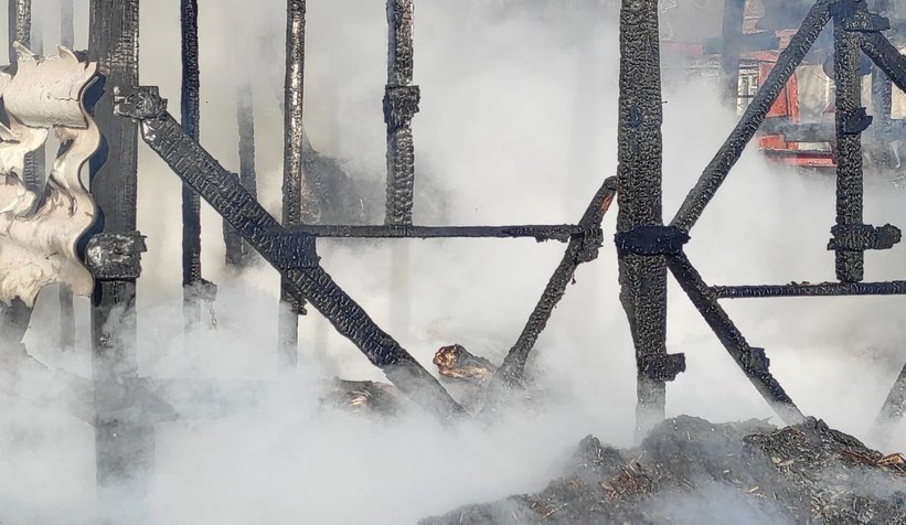 Akyazı'da ahır yangınında iki büyükbaş hayvan telef oldu