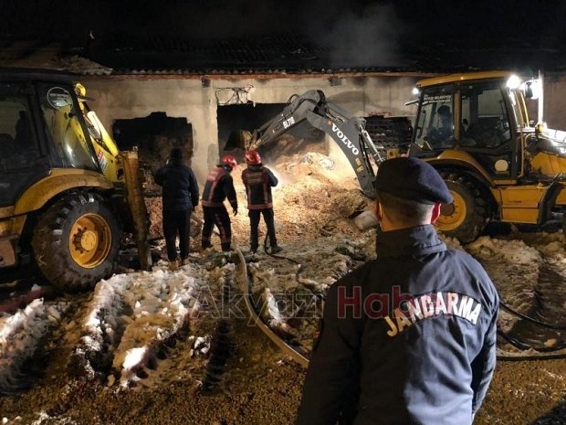 Akyazı'da ahşap atölyesi yandı