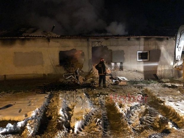 Akyazı'da ahşap atölyesi yandı