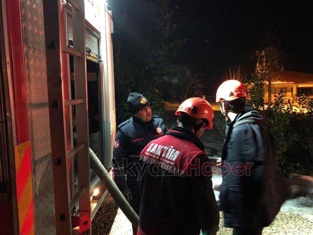 Akyazı'da ahşap atölyesi yandı