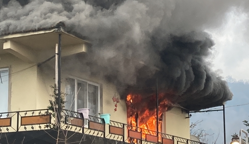 Akyazı'da alevlere teslim oldu