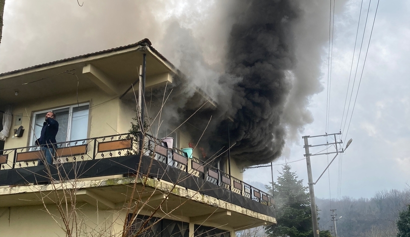 Akyazı'da alevlere teslim oldu