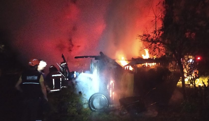 Akyazı'da alevli gece