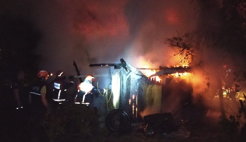 Akyazı'da alevli gece