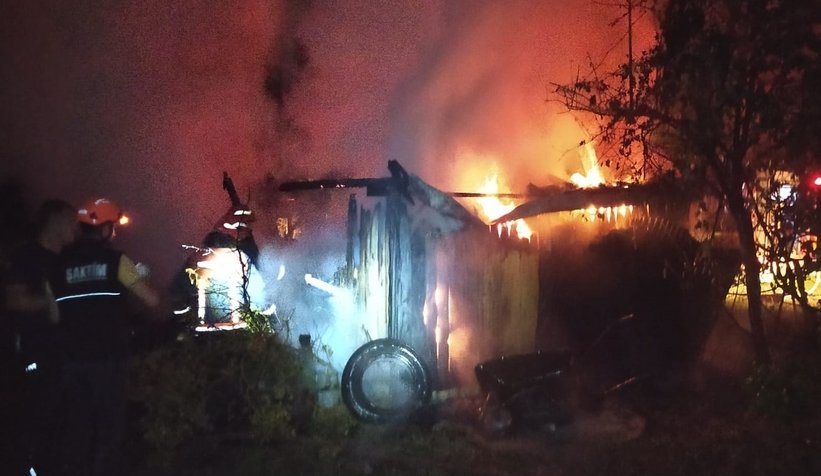 Akyazı'da alevli gece