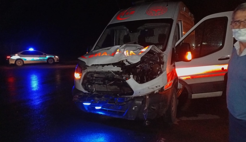 akyazi-da-ambulans-inege-carptiagrizwywwu